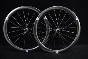 light-bicycle-airia-47-disc-review-modern-rim-profile-stealthy-aesthetics