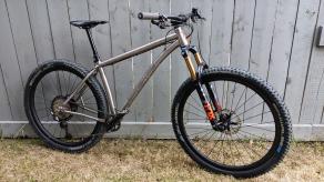 lynskey-titanium-hardtail-mtb-on-light-bicycle-am928-wheels