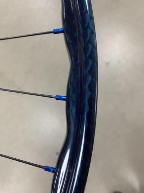 light-bicycle-am930s-custom-mtb-carbon-wheels-12k-weave-s-flow