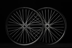 light-bicycle-anax-32-review-monster-traction-effortless-roll-over