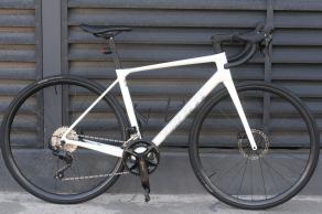 light-bicycle-ar25-disc-plus-custom-carbon-road-wheelset-installed-on-giant-pr2-