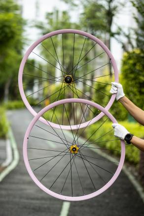light-bicycle-ar25-disc-plus-review-show-stopping-aesthetics