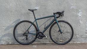 specialized-all-road-bike-on-light-bicycle-ar25-lightweight-carbon-fiber-wheels