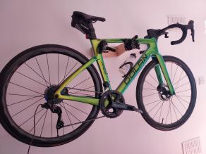 -light-bicycle-ar375-disc-carbon-wheelset-installed-on-a-dolan-ares