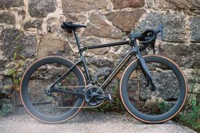 orbea-orca-m30-with-light-bicycle-carbon-wheels