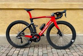 pinarello-dogma-on-light-bicycle-ar565-56.5mm-deep-road-racing-wheels
