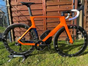 orbea-road-racing-bike-on-light-bicycle-ar565-x-flow-carbon-wheels