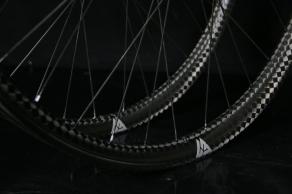 light-bicycle-carbon-enduro-wheelset