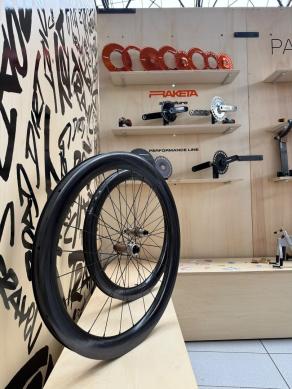 light-bicycle-wg55-disc-review-built-to-outlast-the-mud