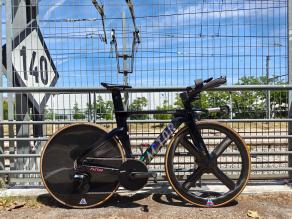 light-bicycle-quadflow-c22-disc-precision-c22-disc-entry-build-installed-on-factor-hanzo