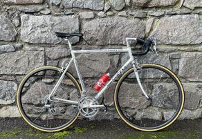 light-bicycle-r25-wheels-on-fausto-coppi-road-bike