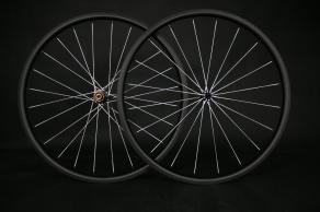 light-bicycle-r25-berd-spoked-wheelset