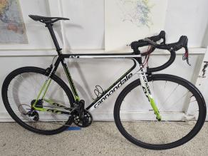 cannondale-evo-on-light-bicycle-r25-wheels