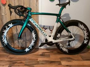 pinarello-gan-bike-on-light-bicycle-r88-custom-carbon-wheels