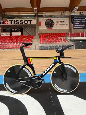 light-bicycle-surge-c19-disc-review-uncompromising-velodrome-speed