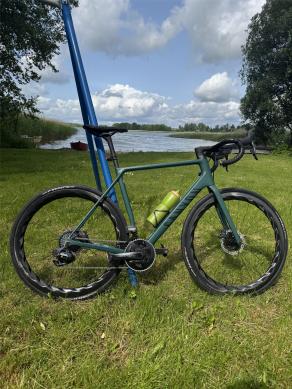 light-bicycle-turbo-50-disc-brake-road-carbon-wheelset-installed-on-a-canyon-bike