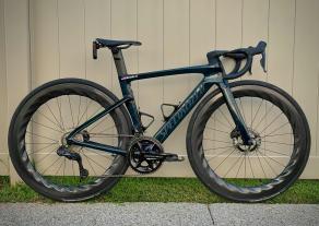 light-bicycle-turbo-65-disc-carbon-wheelset-installed-on-a-2020-specialized-venge