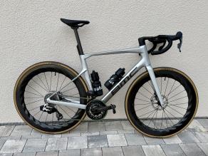 light-bicycle-turbo-65-disc-all-road-carbon-wheelset-laced-to-dt-swiss-180-hubs