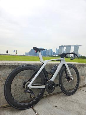 light-bicycle-turbo-65-carbon-wheelset-installed-on-a-trek-madone-gen-7-slr-