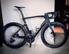 light-bicycle-turbo-65-disc-65mm-aero-wheels-installed-on-pinarello-dogma