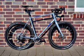 light-bicycle-wg44-disc-review-silver-pace-hubs-wide-tire-versatility