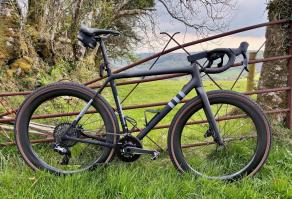 light-bicycle-wg55-disc-wheelset-grvfest-20-gravel-handlebar-installed-on-a-specialized-crux