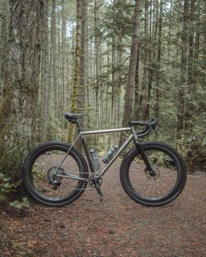 light-bicycle-wg55-disc-installed-on-curve-air-kev-