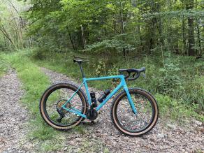 -light-bicycle-wr35-disc-650b-carbon-wheels-on-a-gravel-bike