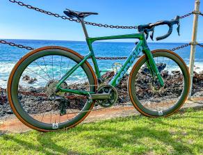 light-bicycle-wr45-disc-brake-carbon-wheels-on-cervelo-bike