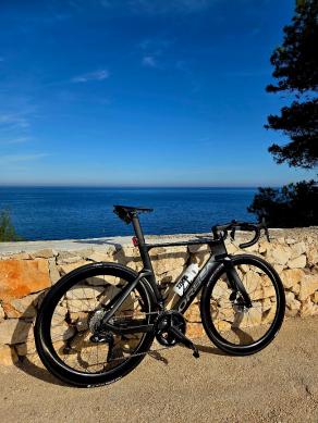 light-bicycle-airia-47-airia-52-review-a-pro-level-build-with-service-to-match