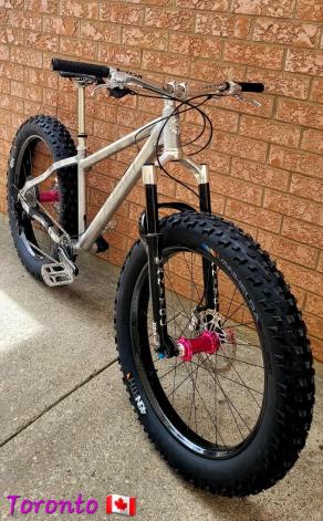 light-bicycle-rsnow03-carbon-fatbike-wheel-laced-to-onyx-vesper-pink-hubs