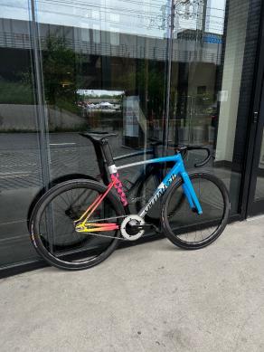 light-bicycle-wr40-disc-brake--best-wide-road-carbon-wheels-installed-on-a-specialized-bike